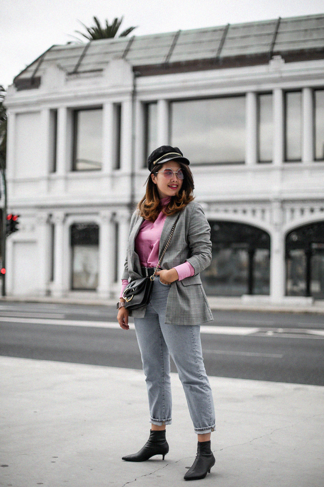 outfit blusa con hombreras