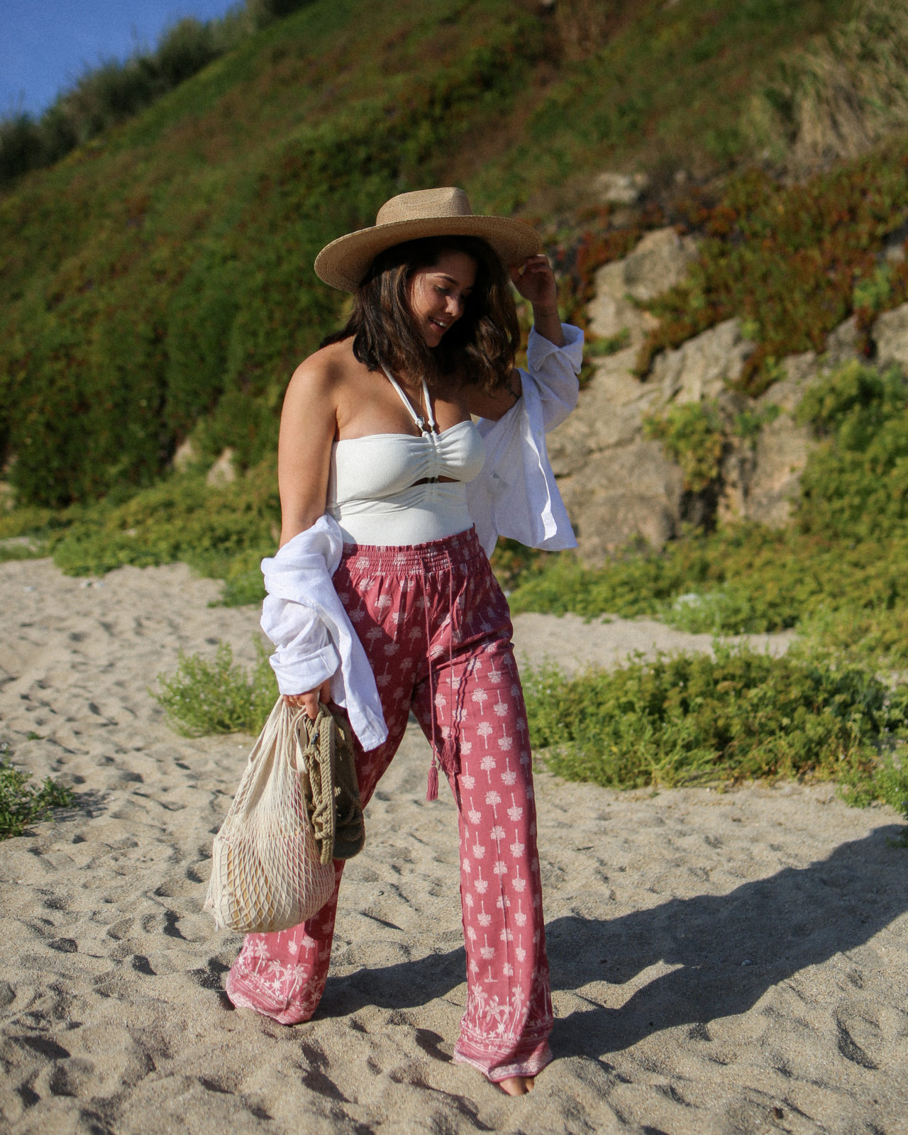 Look de verano con pantalones hippie