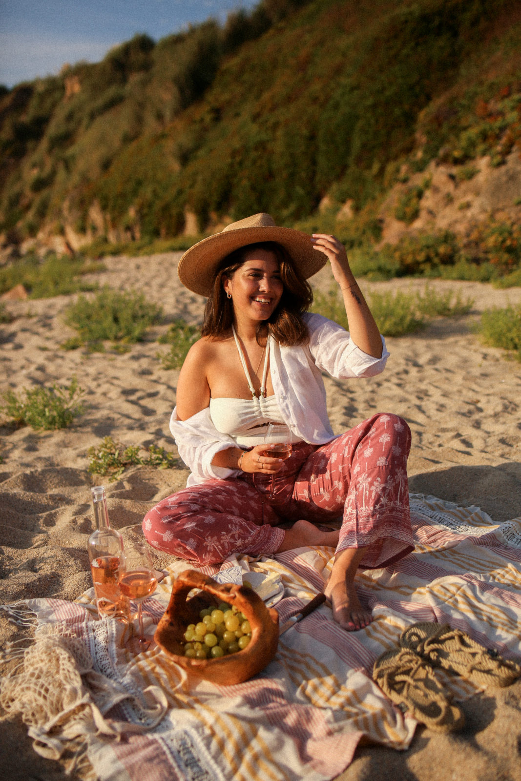 Un picnic en la playa como plan de verano